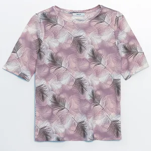 تی‌شرت آستین کوتاه زنانه ال سی وایکیکی مدل SEP-TEREGIYIM011