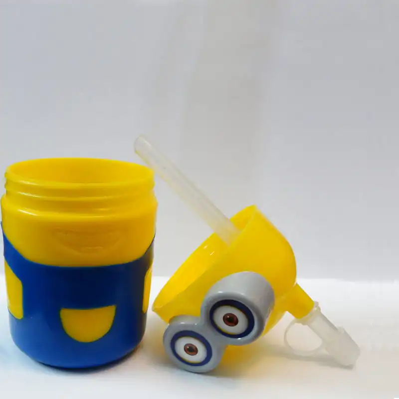 لیوان مدل نی دار طرح مینیون ها کد 1000