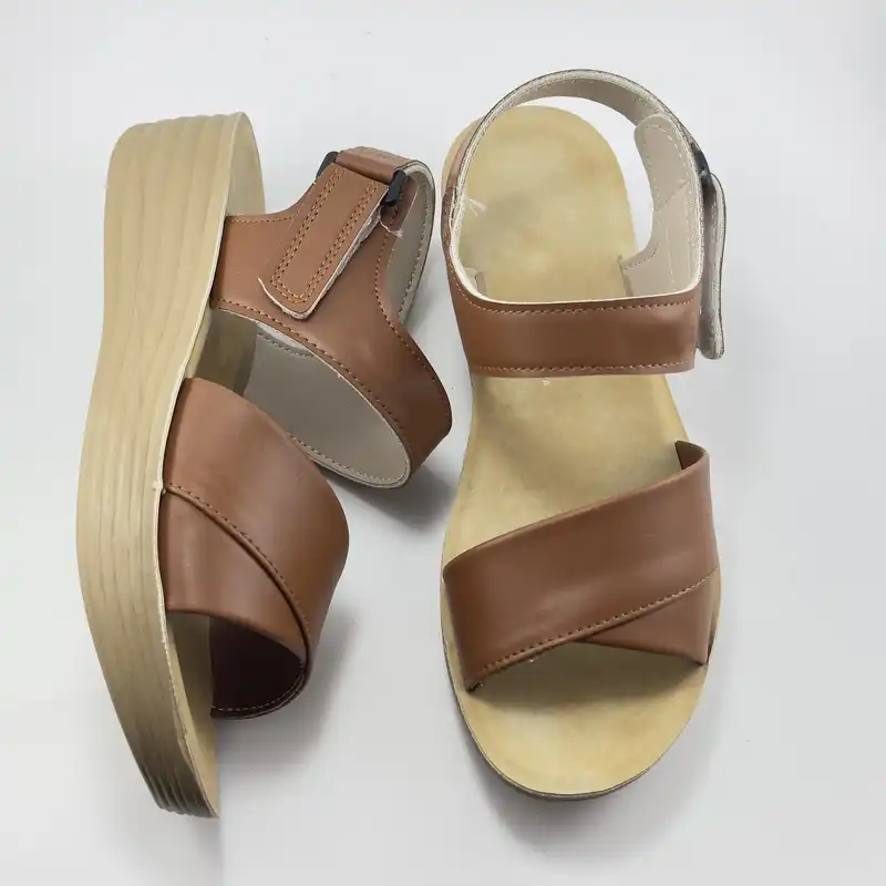 صندل زنانه مدل چرمی رکابدار