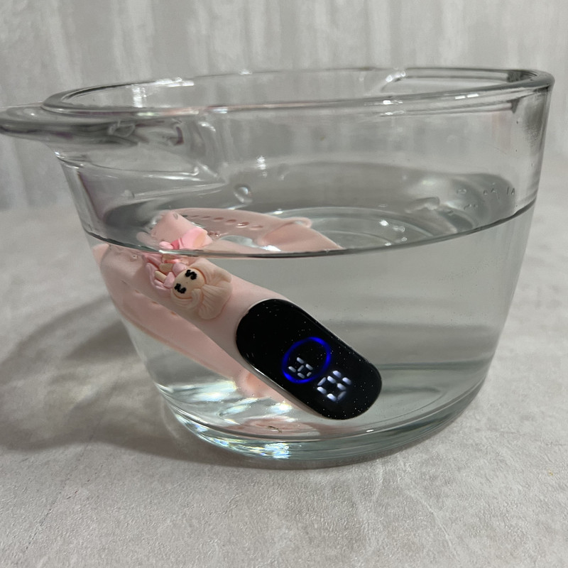 ساعت مچی دیجیتال بچگانه مدل ضد آب سیلیکونی طرح دخترک مرلین PIN کد G MERLIN