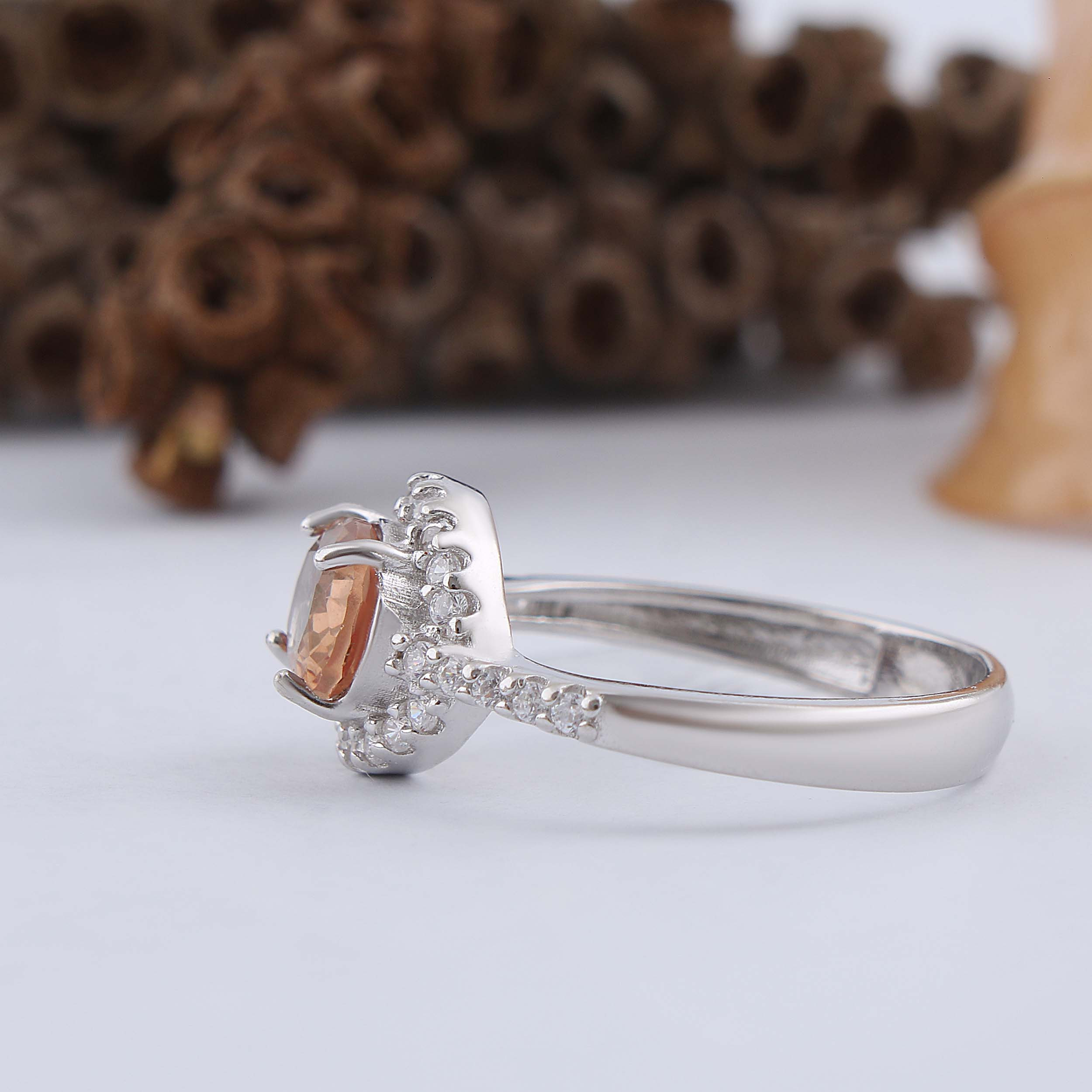 انگشتر نقره زنانه بازرگانی میلادی مدل سنگ الکساندریت نگین برلیان بدون ریزش آبکاری رادیوم کد AWR_1612