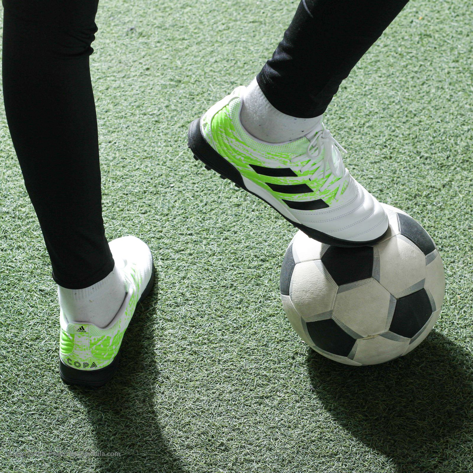 کفش فوتبال مردانه آدیداس مدل G28533 -  - 5