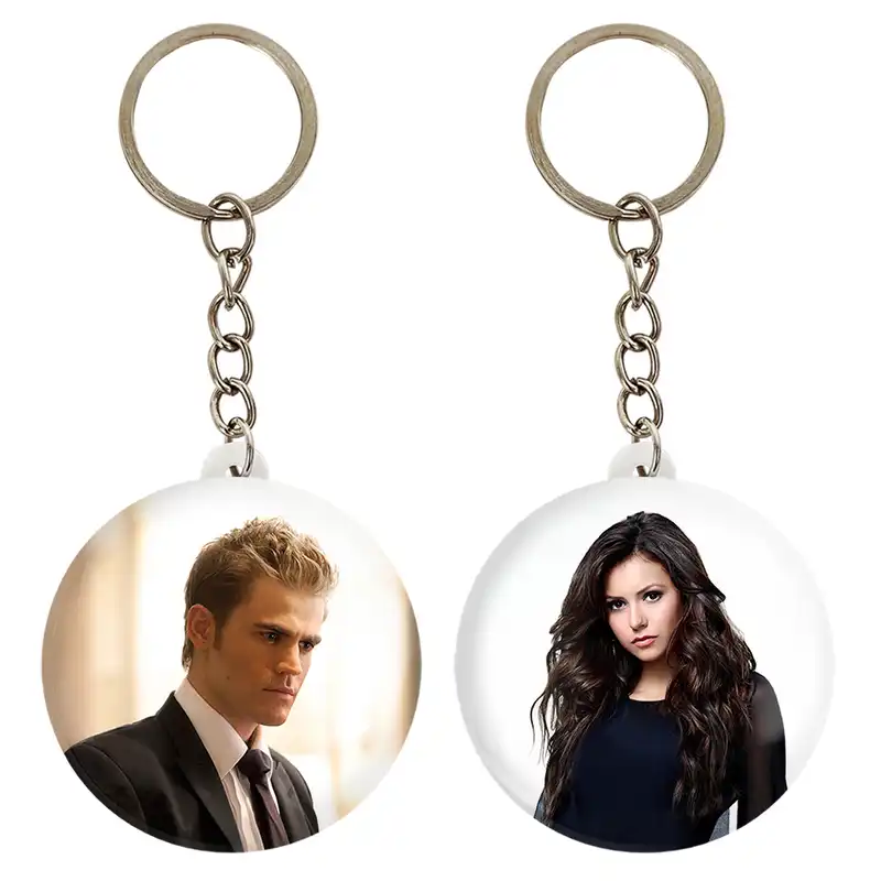 جاکلیدی خندالو مدل الینا گیلبرت و استفان سالواتوره خاطرات یک خون آشام The Vampire Diaries کد 2028620296 مجموعه 2 عددی