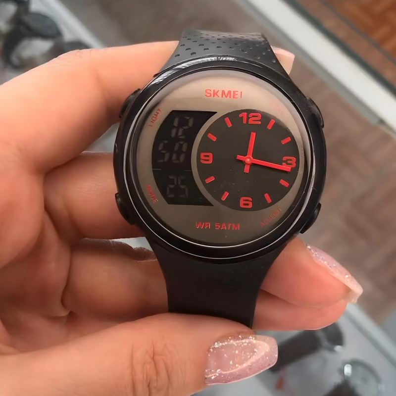 ساعت مچی دیجیتال اسکمی مدل سه زمانه کرنوگراف بند پیو کد 1899