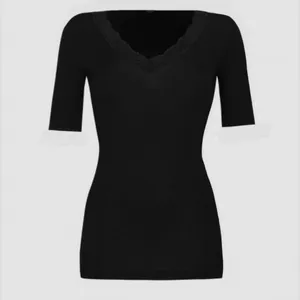 تی شرت آستین کوتاه زنانه اسمارا مدل ZZAARRIINN F_Z_64_64 