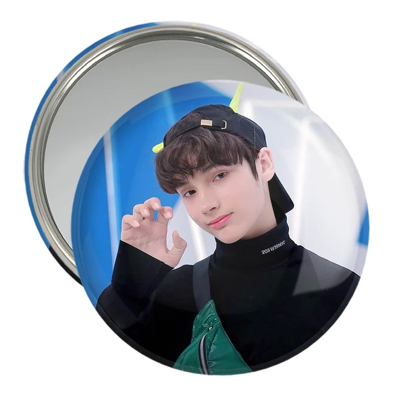 آینه جیبی خندالو مدل هیونینگ کای گروه تی اکس تی TXT  کد 11842