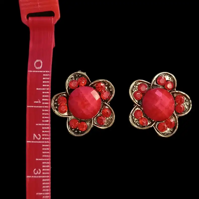 گوشواره زنانه مدل گل نگین دار