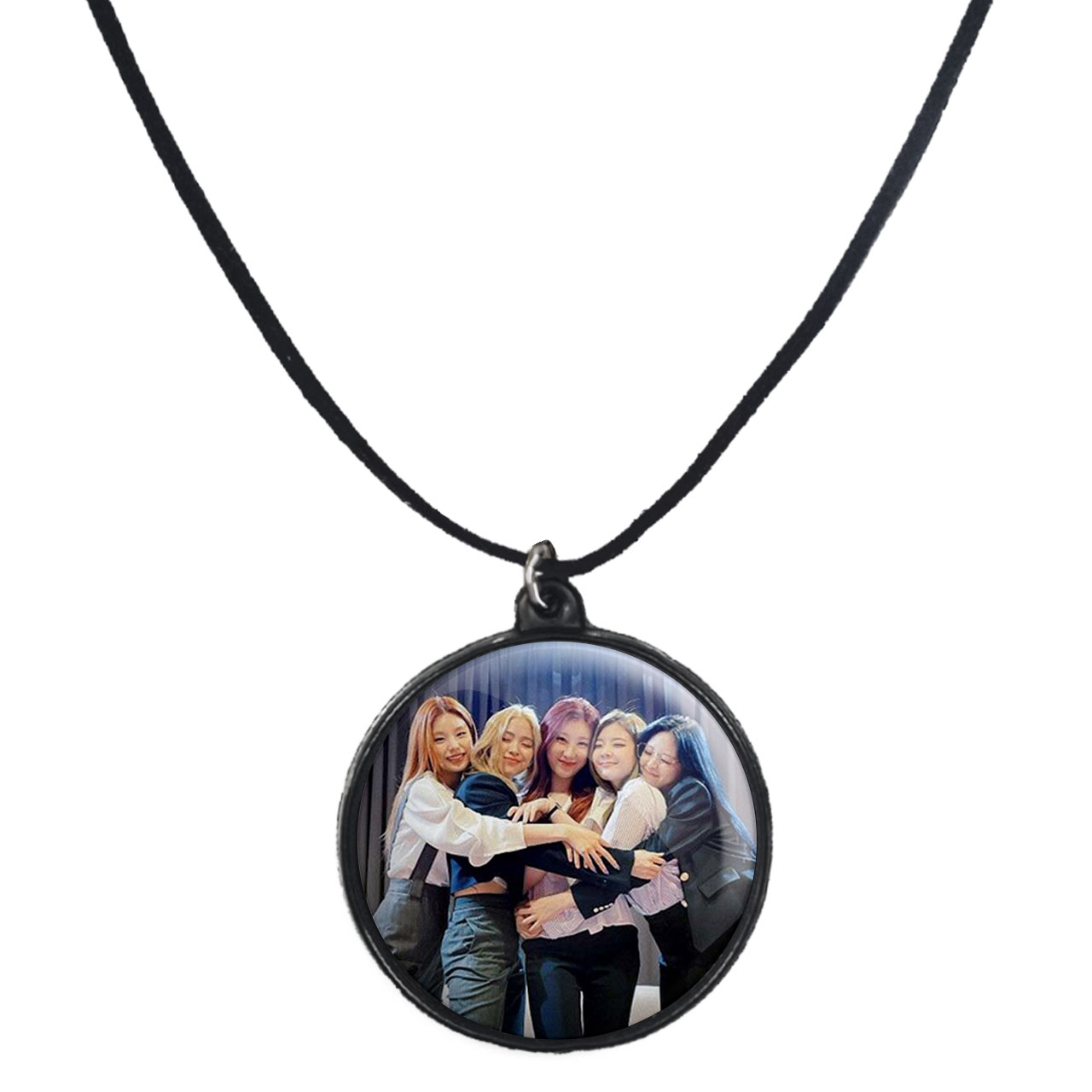 گردنبند پرمانه طرح گروه موسیقی ایتزی کد pmb.13028 مدل دو طرفه