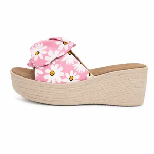 صندل زنانه لژدار مدل پاپیونی گلدار 