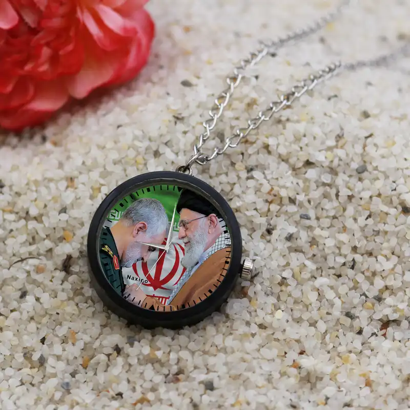 ساعت گردنبندی عقربه ای ناکسیگو مدل سردار سلیمانی و تصویر رهبر کد NF11792
