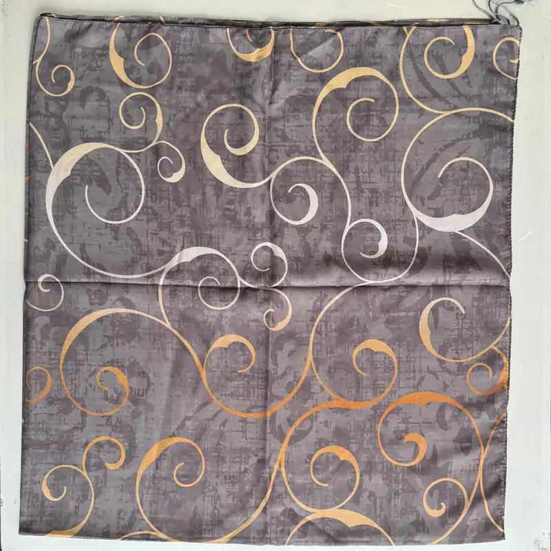 روسری زنانه مدل نخی منگوله دار قواره بزرگ فرفورژه چهار فصل کد 1