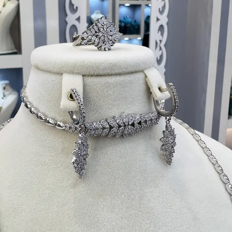 ست نقره زنانه مدل سوپر لوکس جواهری مزین به روکش طلای 34-531