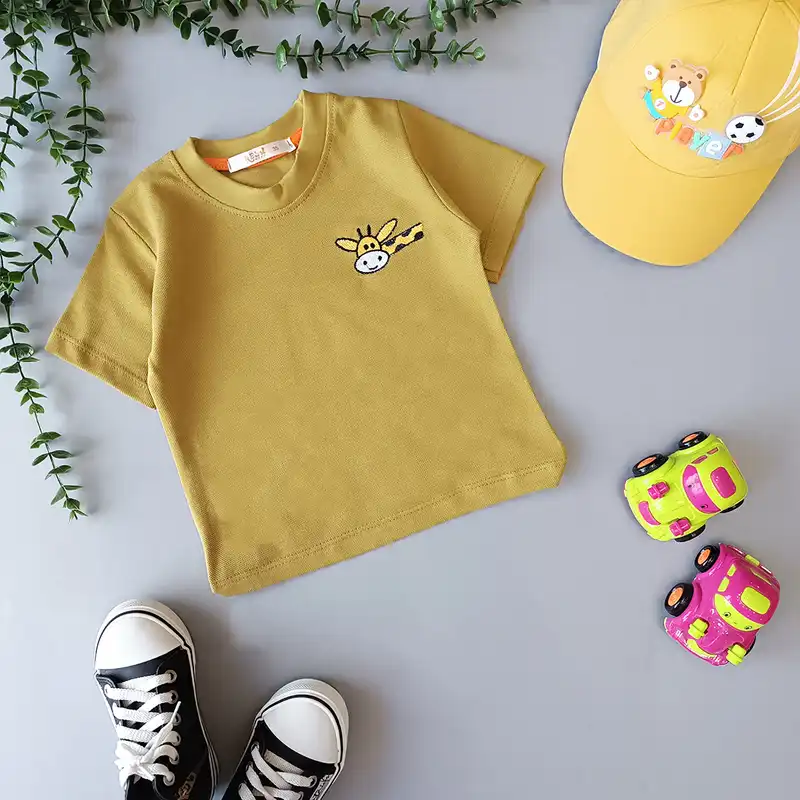 تی شرت آستین کوتاه بچگانه مدل زرافه ای