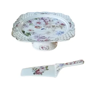 کیک خوری مدل پایه دار سلطنتی به همراه کاردک