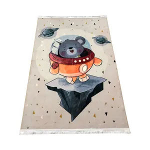 فرش ماشینی 700 شانه زمینه عسلی حاشیه شتری مدل خرس فضانورد