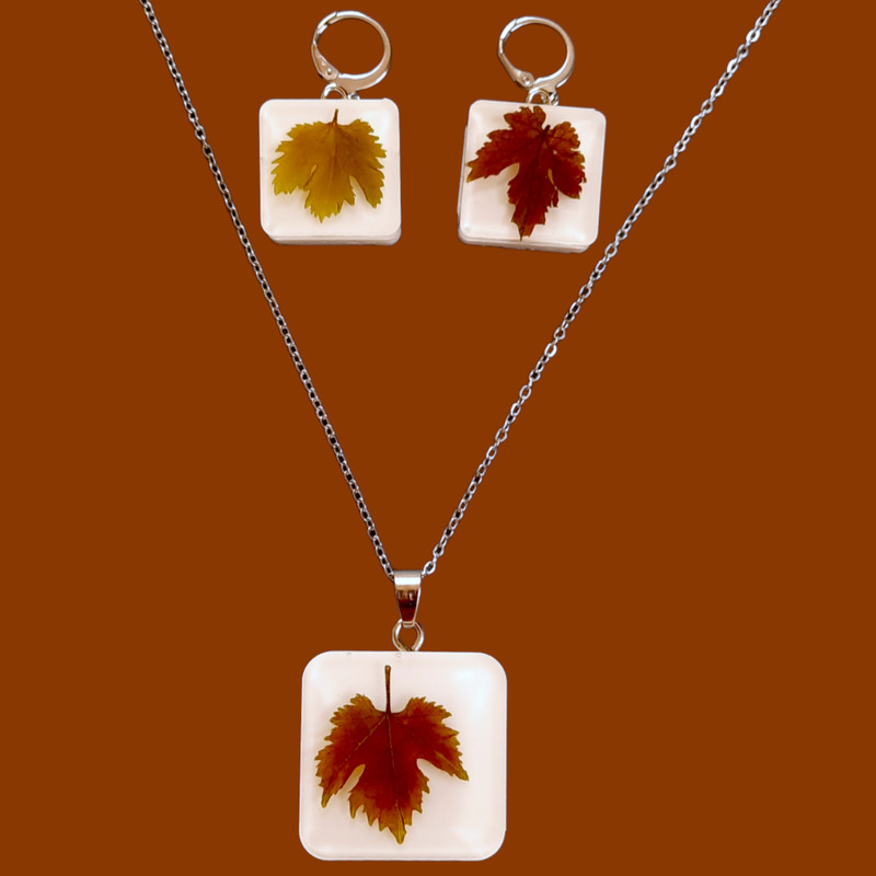 نیم ست زنانه مدل برگ پاییزی طبیعی شبتاب نیم ست زنانه مدل برگ پاییزی طبیعی شبتاب