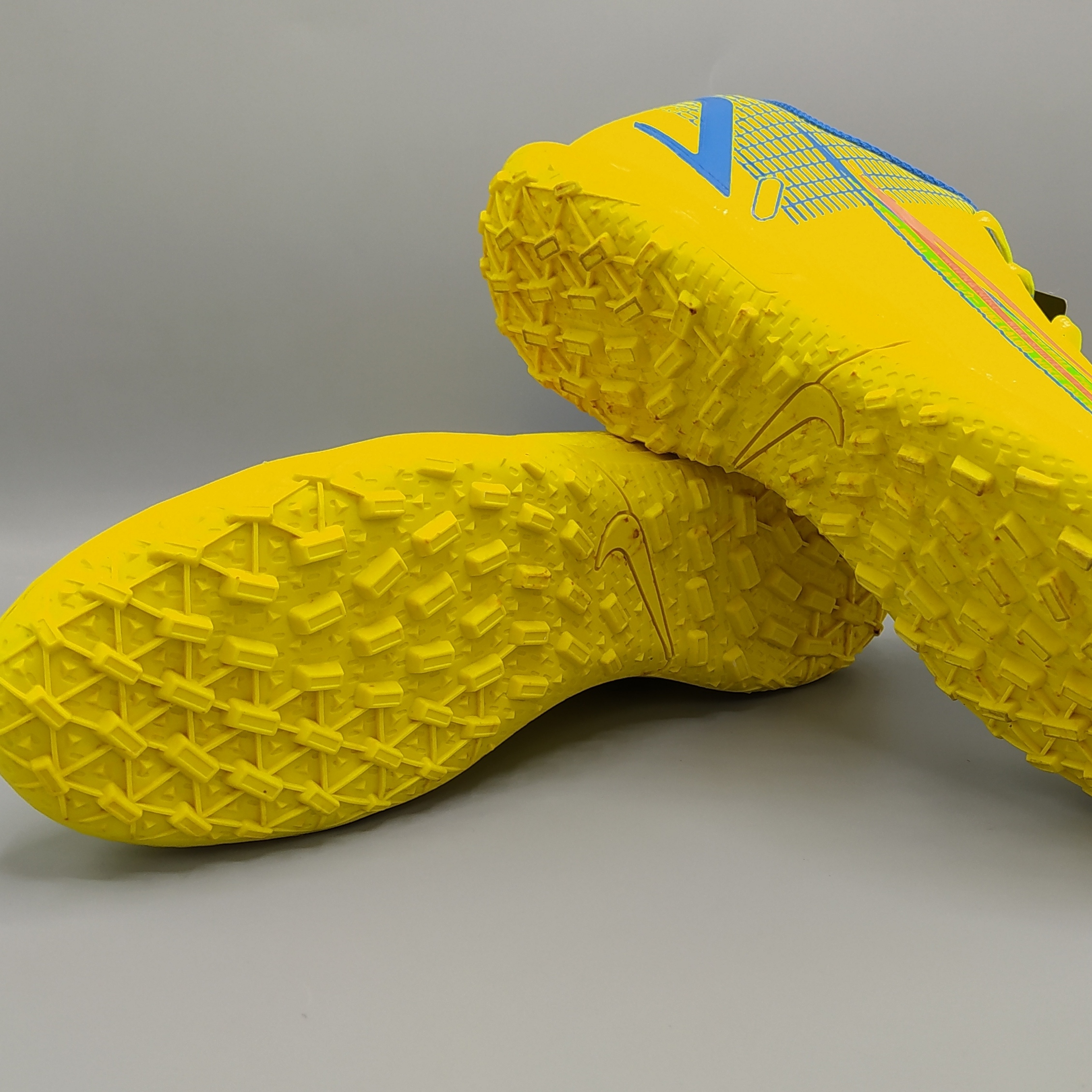 کفش فوتبال مردانه مدل یاس چمن مصنوعی 2022 رنگ زرد