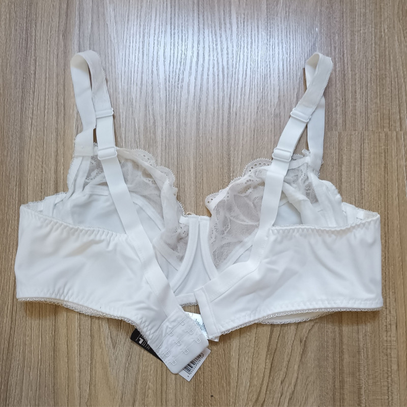 سوتین زنانه اسمارا مدل گیپوری فنردار