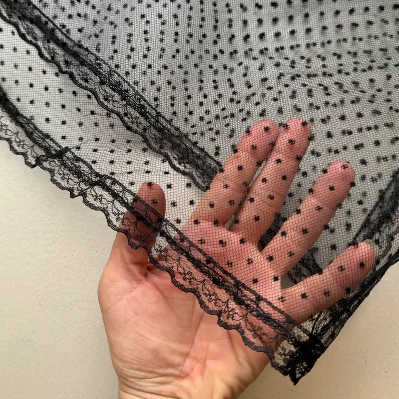 روسری زنانه مدل توری خالخالی حاشیه دانتل دار