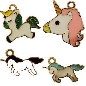 آویز دستبند مدل اسبهای تک شاخ کد AD 746 مجموعه 4 عددی