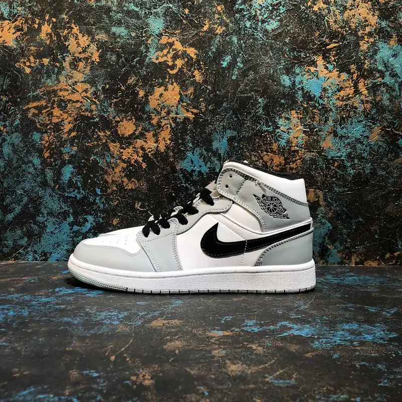 کفش بسکتبال مدل  AIR JORDAN 1 GRYWHBK-120001030