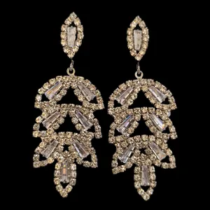 گوشواره میخی زنانه مدل برگ نگینی مجلسی