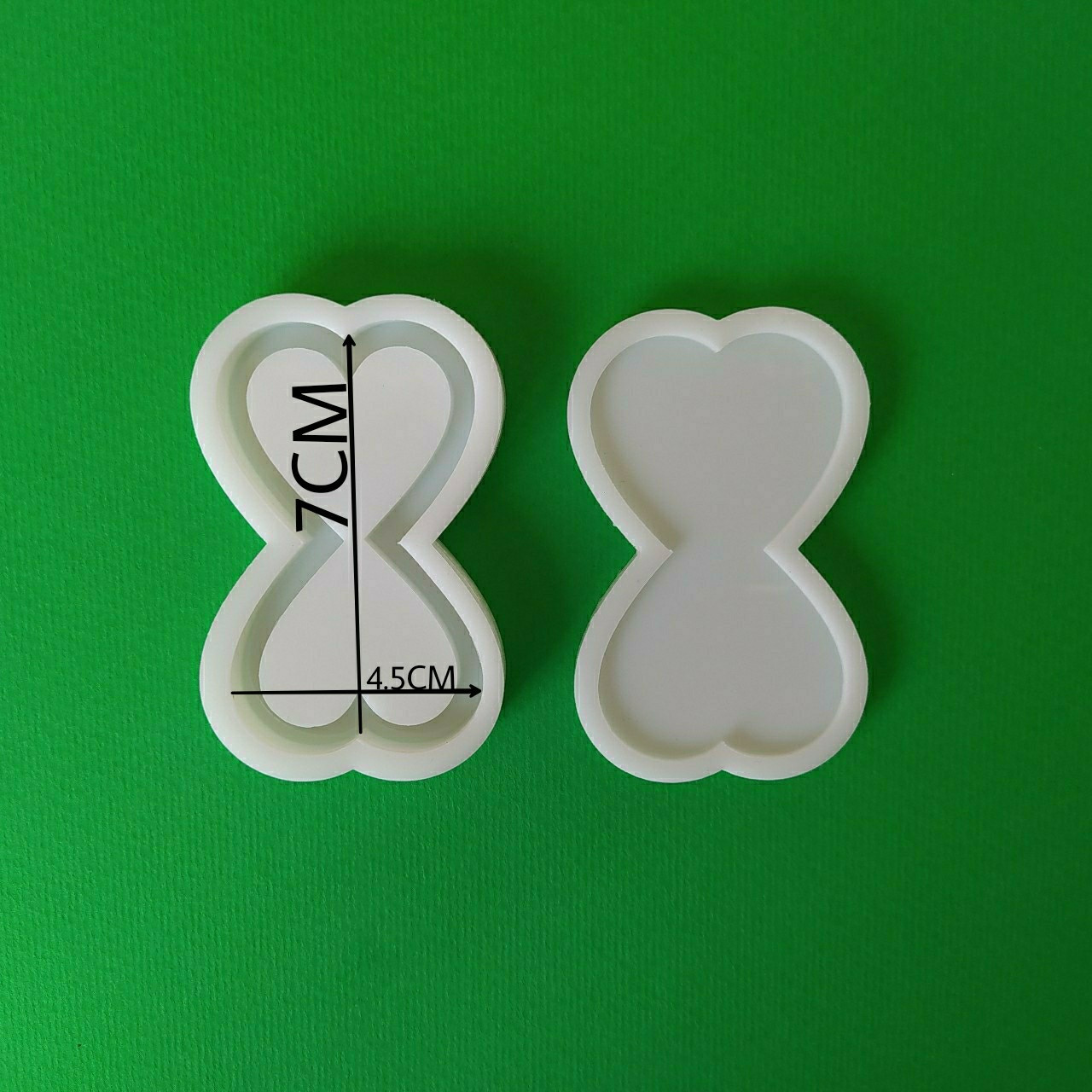 قالب رزین مدل جاکلیدی آکواریومی طرح ساعت شنی قلبی مجموعه 2 عددی