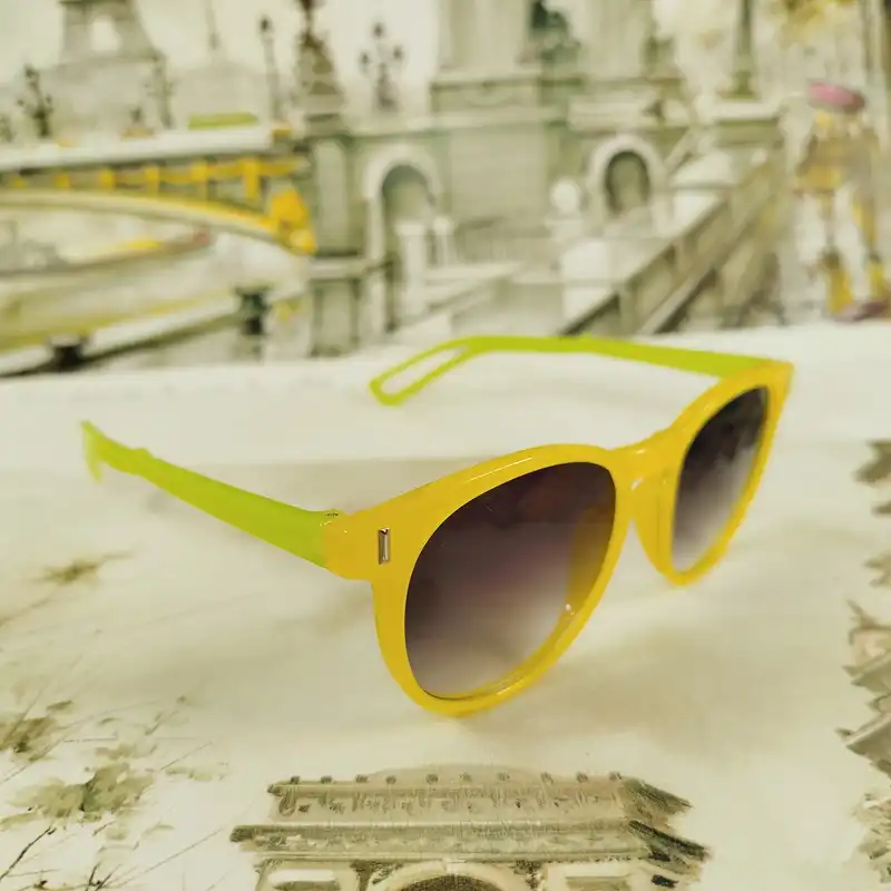 عینک آفتابی بچگانه مدل CH17 کد GR