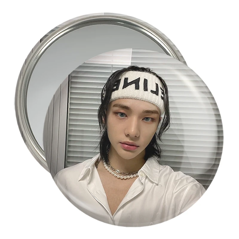 آینه جیبی خندالو مدل هیونجین گروه استری کیدز Stary Kids  کد 16887