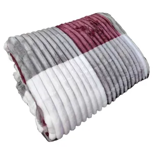 پتو مسافرتی مدل پلیسه چهارخونه  سایز 220 * 160 سانتی متر