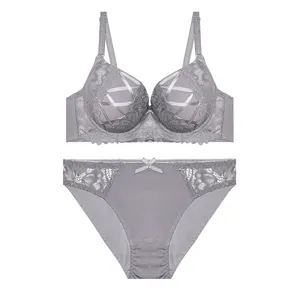 ست شورت و سوتین زنانه مدل دکلته اسفنجی جکدار طرح گیپور کد 171353