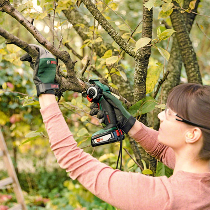 اره زنجیری شارژی بوش مدل AdvancedCut 18