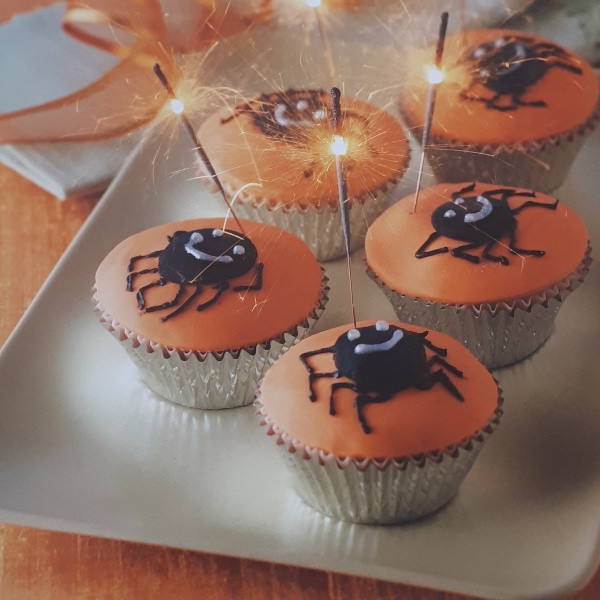 كتاب Cupcakes اثر جمعي از نويسندگان انتشارات Love Food كتاب Cupcakes اثر جمعي از نويسندگان انتشارات Love Food