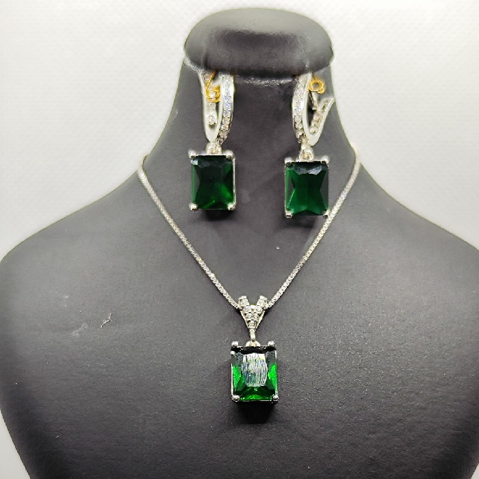 نیم ست نقره زنانه مدل سنگ زمرد کد 588