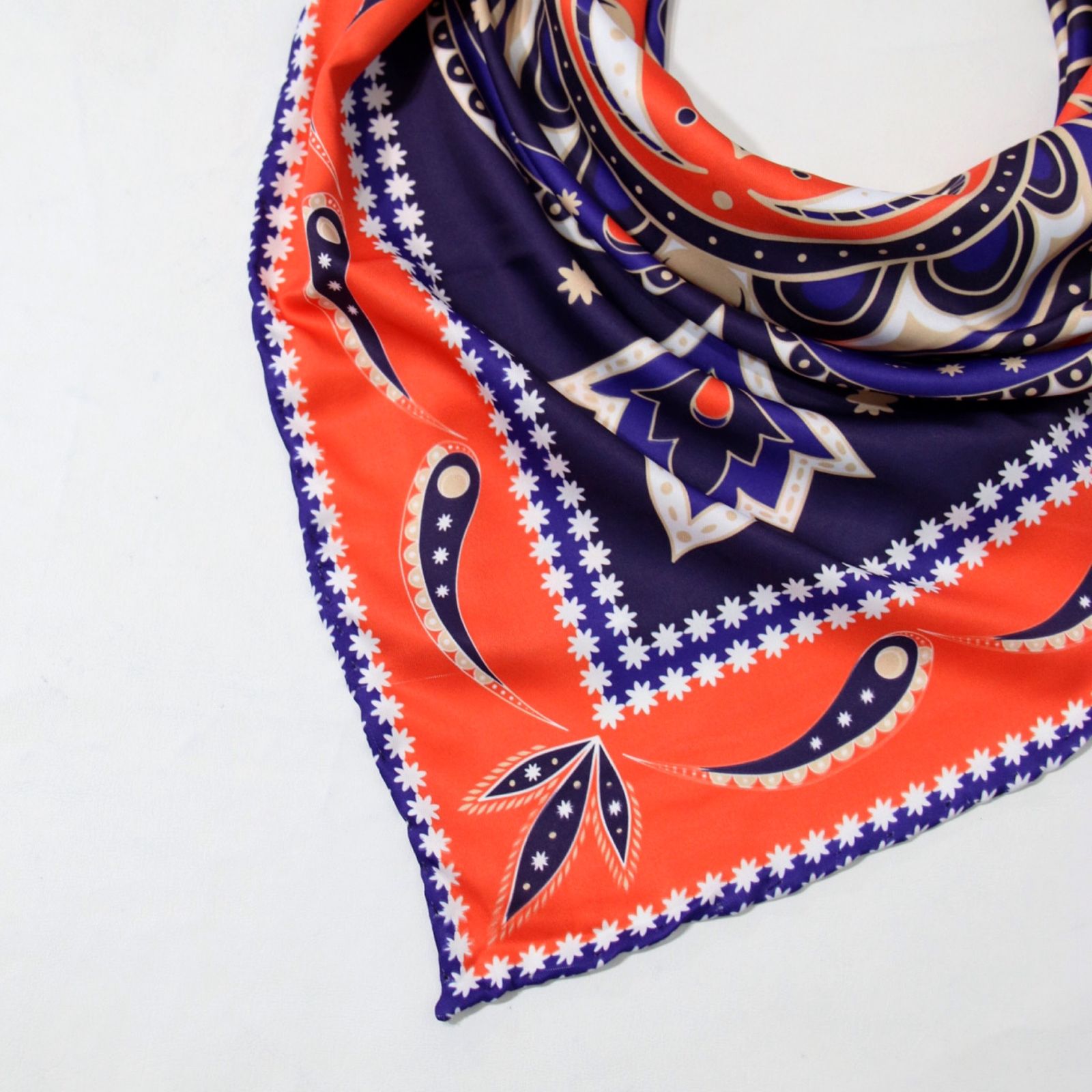 روسری زنانه مدل ابریشم توییل قواره 90 طرح بته جقه کد ana-2931 -  - 15