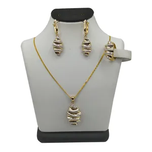 نیم ست طلا 18 عیار زنانه مدل آوا