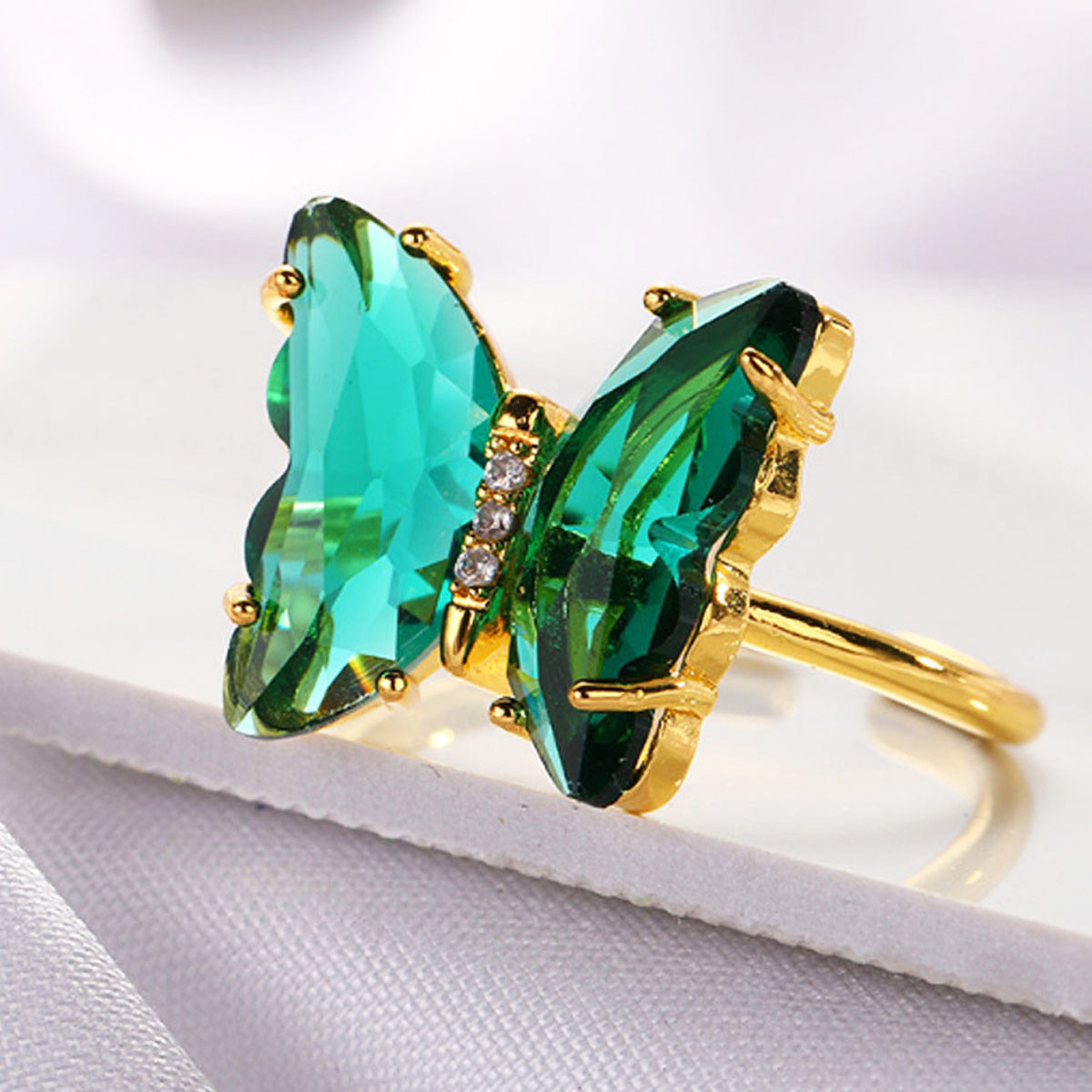 انگشتر زنانه پروانه عاشق مدل کریستالی کد 03 انگشتر زنانه پروانه عاشق مدل کریستالی کد 03