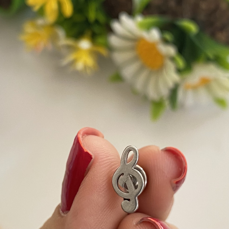 پیرسینگ گوش مدل نوت موسیقی پیرسینگ گوش مدل نوت موسیقی