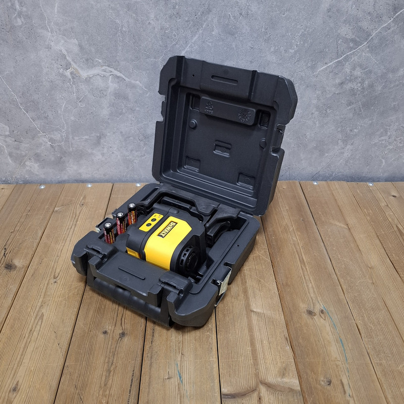 تراز لیزری صنعتی دیوالت مدل W10