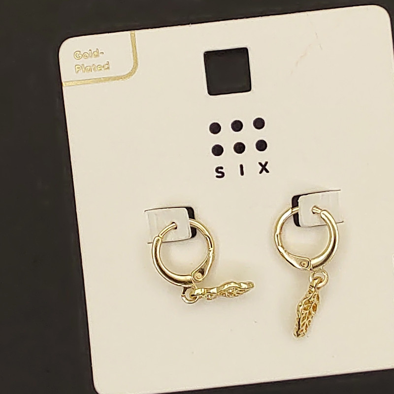 گوشواره زنانه سیکس مدل برگ اویز گوشواره زنانه سیکس مدل برگ اویز