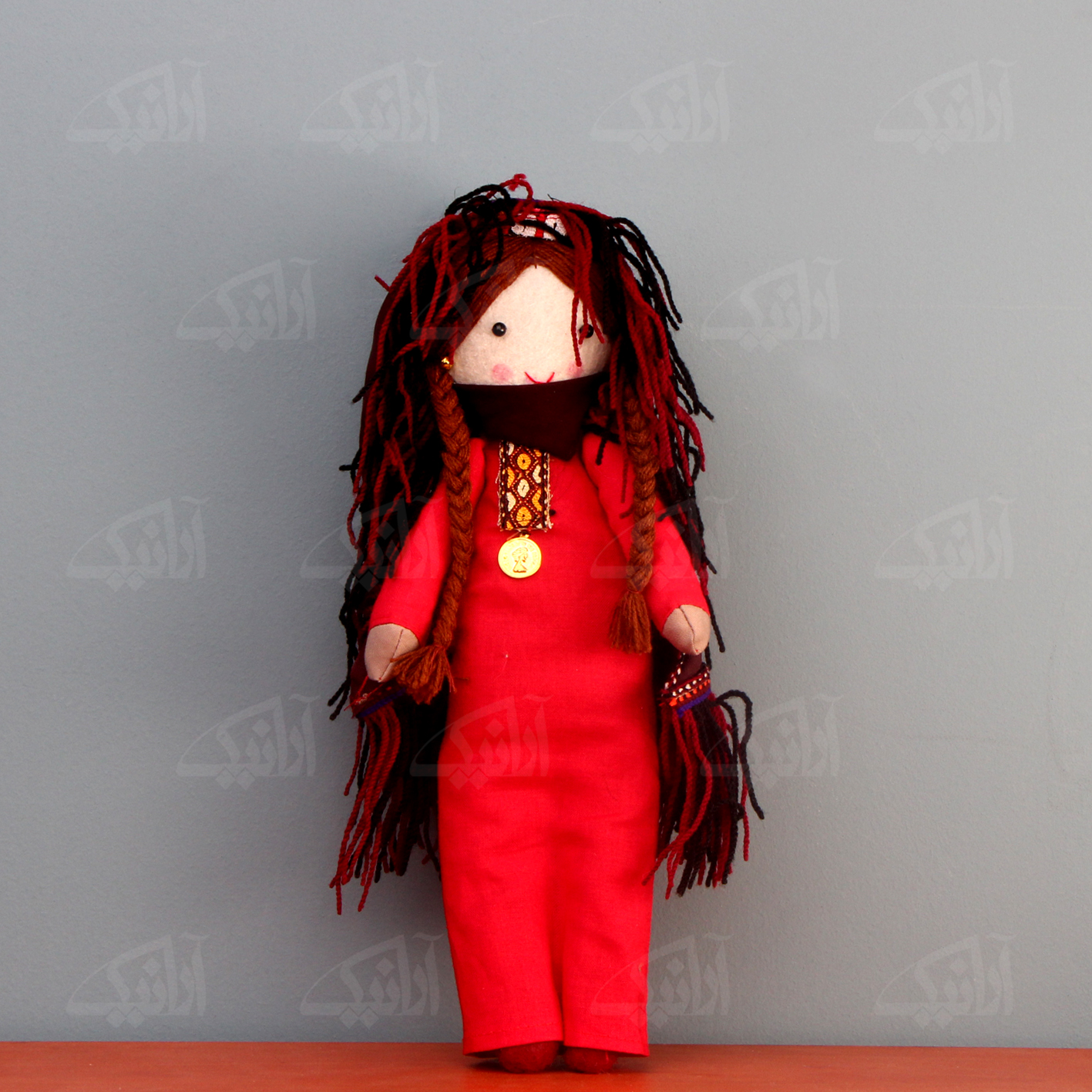 عروسک پارچه‏ ای دست دوز‏  ‏‏رنگ ‏قرمز‏ طرح ‏بی بی نار‏ مدل 1606800003