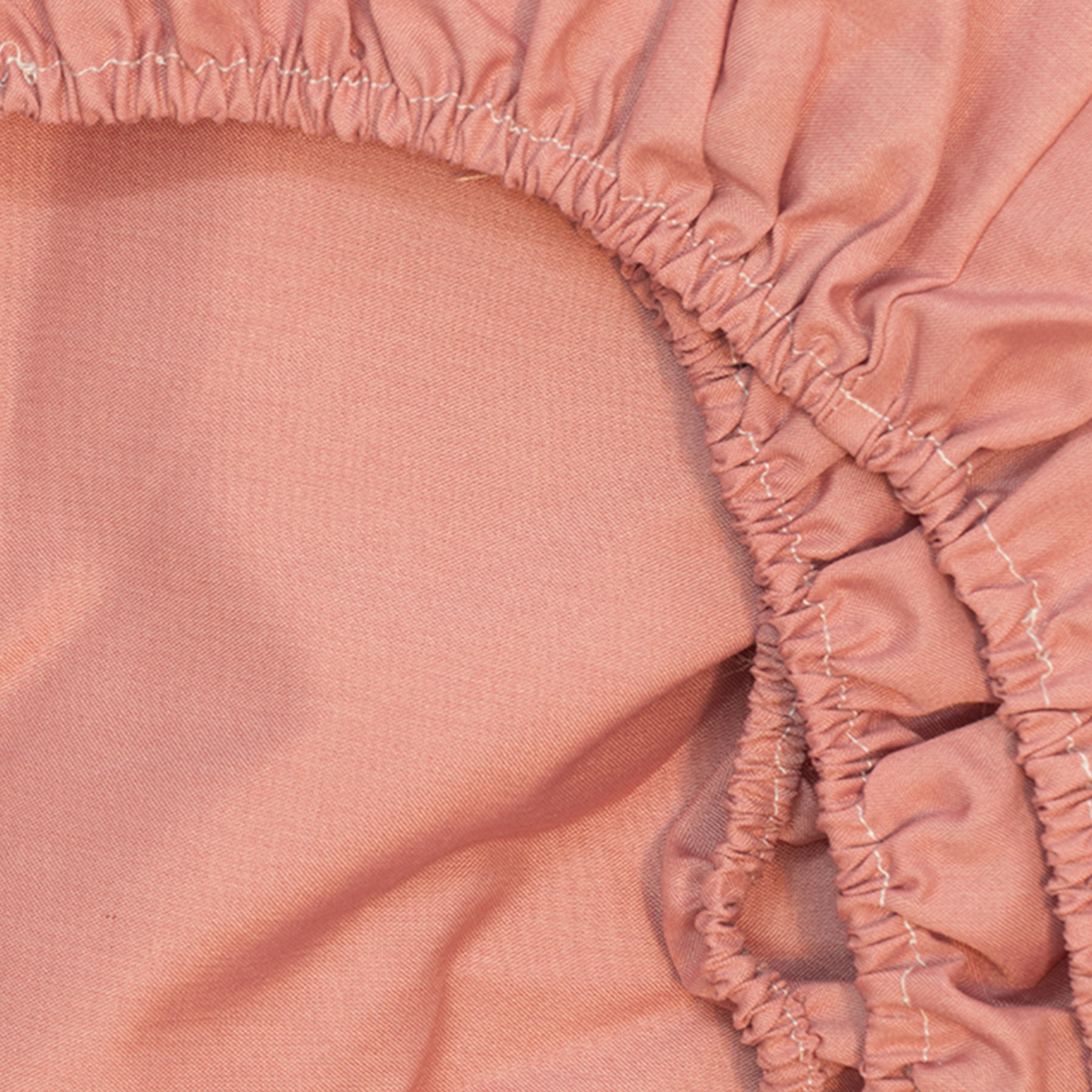 ملحفه آدنو مدل کشدوز میکرو دونفره سایز 200x180 سانتیمتر