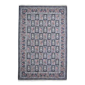 فرش ماشینی 700 شانه سهند زمینه نقره‌ای حاشیه طوسی مدل VT01.XI