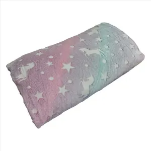 پتوی مسافرتی مدل شب نما طرح تک شاخ یونیکورن سایز 210x145 سانتی متر