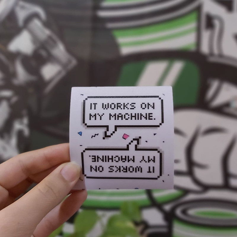 استیکر لپ تاپ طرح برنامه نویسی کد 0042 مجموعه 2 عددی