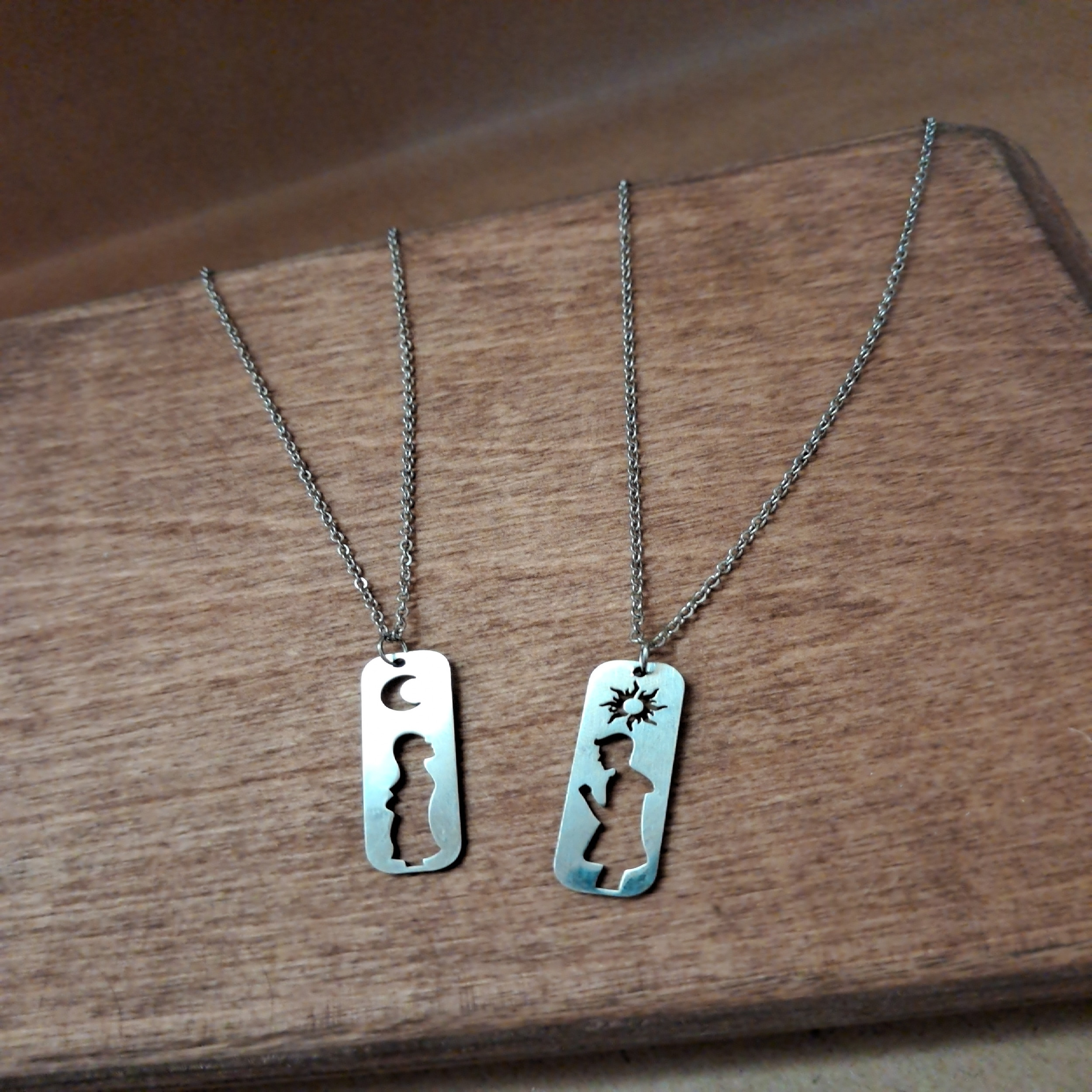 گردنبند دخترانه مدل دوستی پسر ماه دختر خورشید