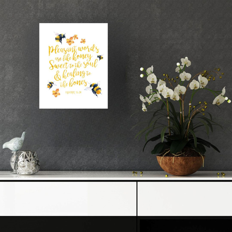 پوستر مدل  کلمات خوشایند مثل عسل هستند  