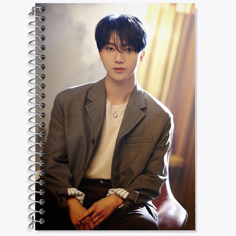 دفتر زبان 50 برگ خندالو مدل سه خط طرح یسونگ گروه سوپر جونیور Super Junior کد 21474
