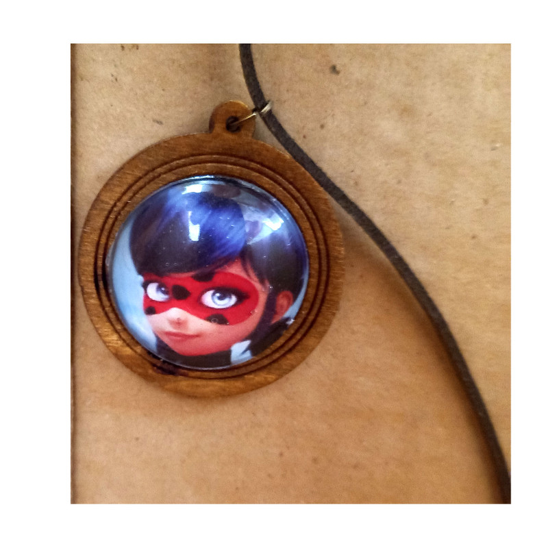 گردنبند دخترانه مدل دختر کفشدوزکی کد Wood-Mira-1