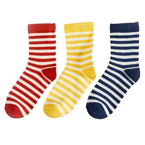 جوراب دخترانه ال سی وایکیکی مدل S1CE12Z4 مجموعه 3 عددی